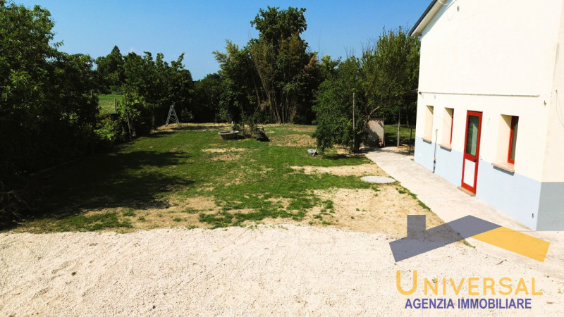 TREBASELEGHE - Fraz. FOSSALTA - In zona tranquilla ma al contempo di facile accesso.

Affittasi c...