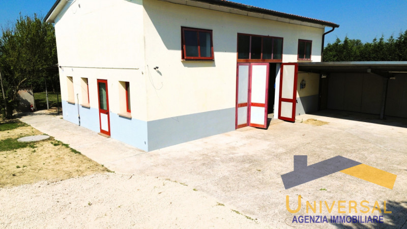 TREBASELEGHE - Fraz. FOSSALTA - In zona tranquilla ma al contempo di facile accesso.

Affittasi c...