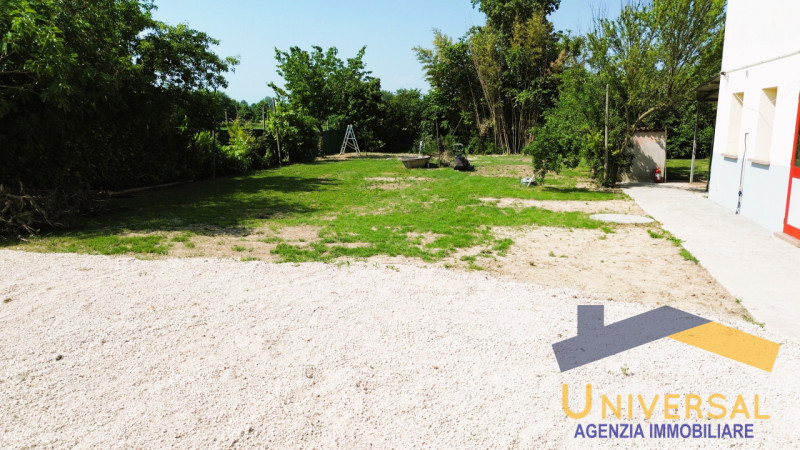 TREBASELEGHE - Fraz. FOSSALTA - In zona tranquilla ma al contempo di facile accesso.

Affittasi c...