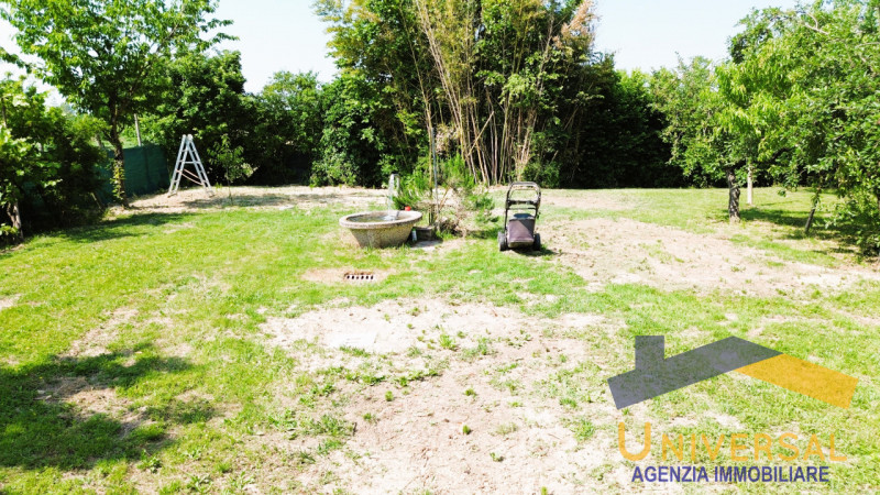 TREBASELEGHE - Fraz. FOSSALTA - In zona tranquilla ma al contempo di facile accesso.

Affittasi c...