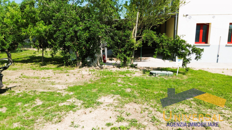 TREBASELEGHE - Fraz. FOSSALTA - In zona tranquilla ma al contempo di facile accesso.

Affittasi c...
