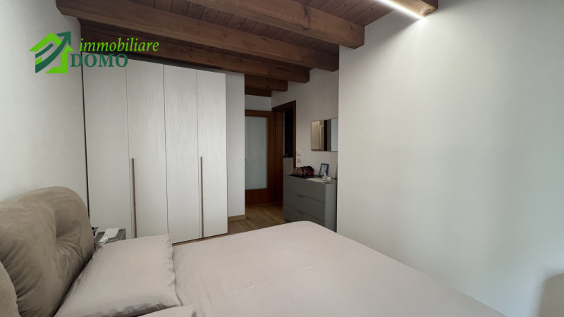 SCHIO-CENTRO: Ampio BICAMERE arredato di cucina sito al primo piano. Cl.En. G. Ipe 175,00. EURO 6...