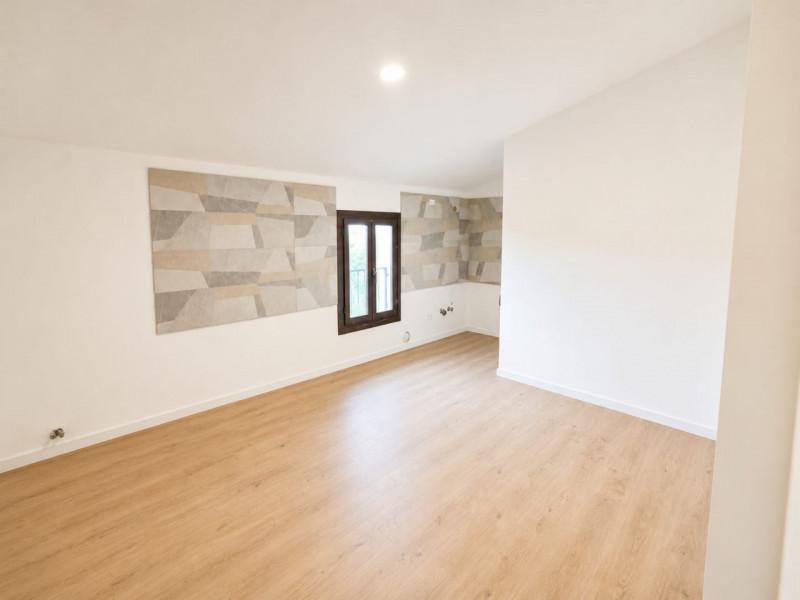 A Resana, in una zona residenziale tranquilla e ben servita ma a pochi minuti dalla tangenziale, ...