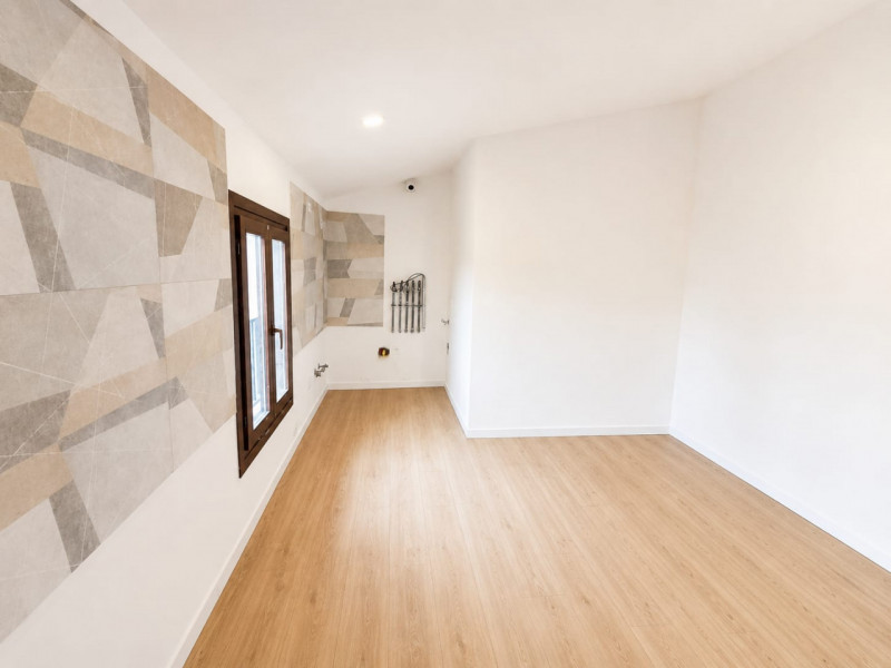 A Resana, in una zona residenziale tranquilla e ben servita ma a pochi minuti dalla tangenziale, ...