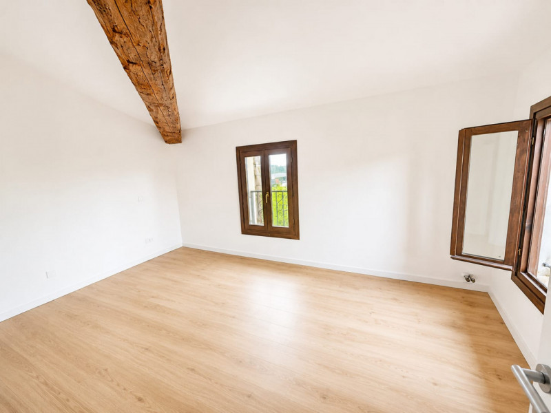 A Resana, in una zona residenziale tranquilla e ben servita ma a pochi minuti dalla tangenziale, ...