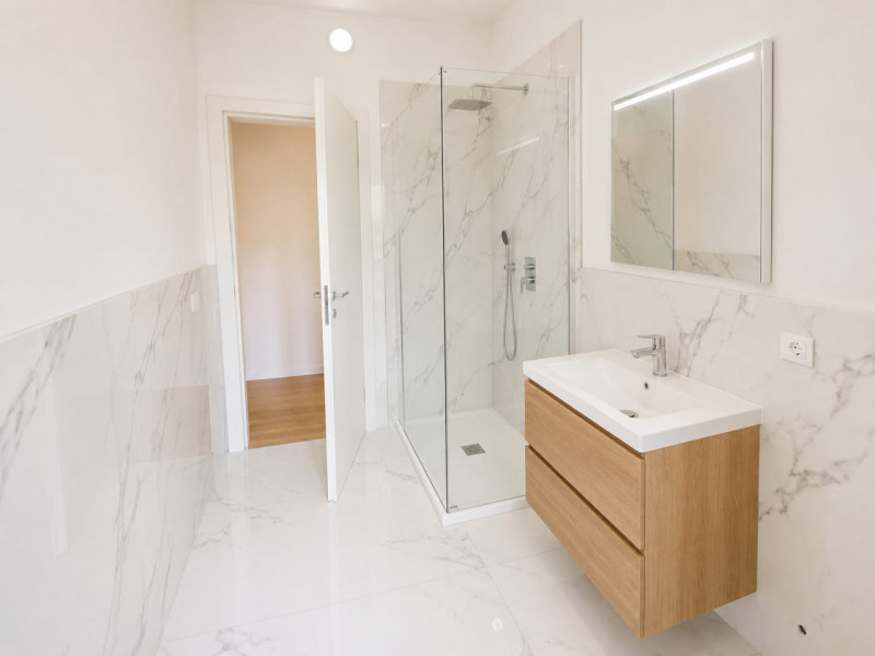 A Resana, in una zona residenziale tranquilla e ben servita ma a pochi minuti dalla tangenziale, ...