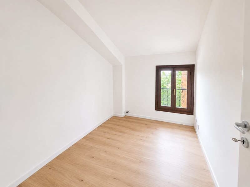 A Resana, in una zona residenziale tranquilla e ben servita ma a pochi minuti dalla tangenziale, ...