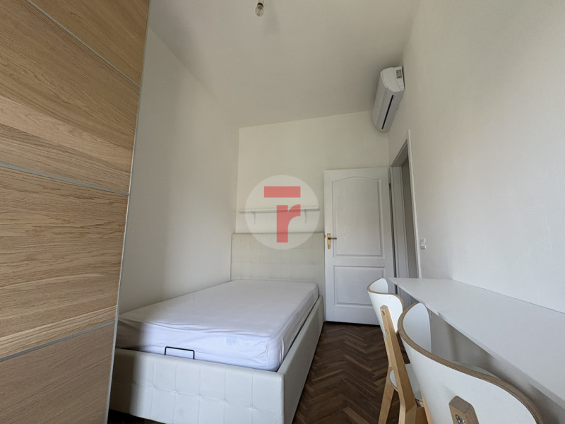 - STANZA SINGOLA PER STUDENTI -

STANZA in appartamento che si trova in zona Sant'Antonino ottima...