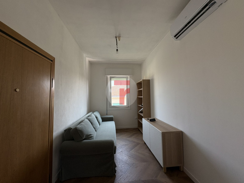 - STANZA SINGOLA PER STUDENTI -

STANZA in appartamento che si trova in zona Sant'Antonino ottima...