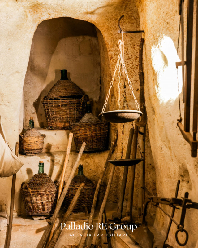Nel cuore della storica Valpolicella, in provincia di Verona, si offre in vendita un'imperdibile ...