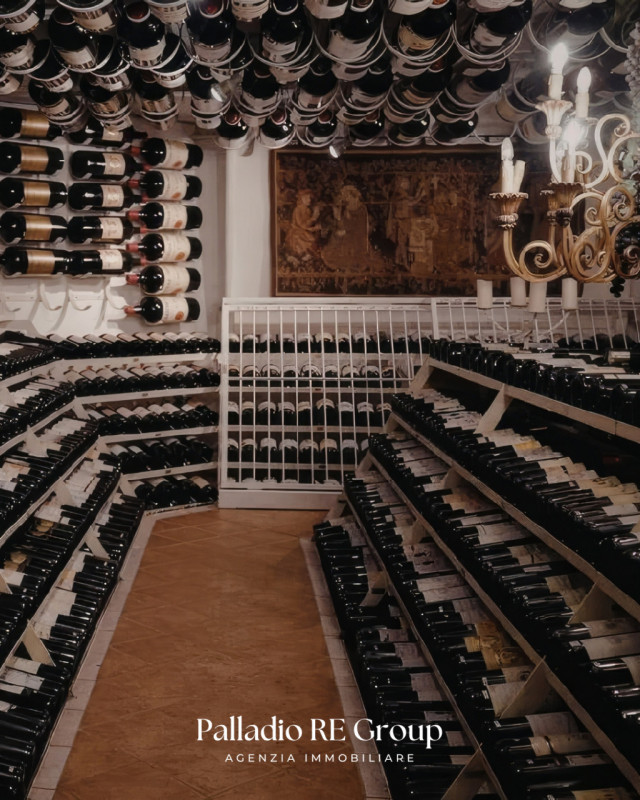 Nel cuore della storica Valpolicella, in provincia di Verona, si offre in vendita un'imperdibile ...