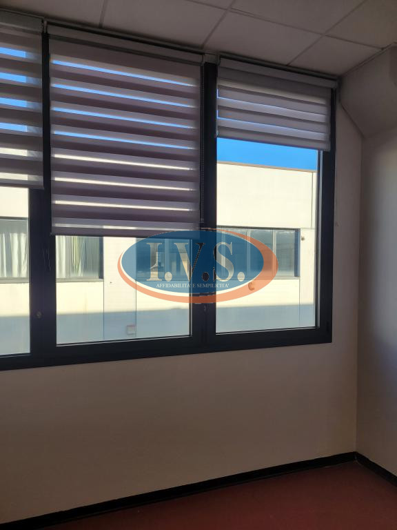 CAMISANO VICENTINO (VI) In una strada di forte passaggio sia veicolare che pedonale proponiamo UF...