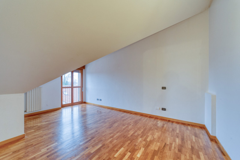 In vendita a Padova, nel cuore della tranquilla e residenziale zona Cave, proponiamo uno splendid...