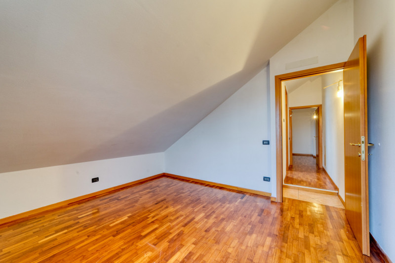 In vendita a Padova, nel cuore della tranquilla e residenziale zona Cave, proponiamo uno splendid...