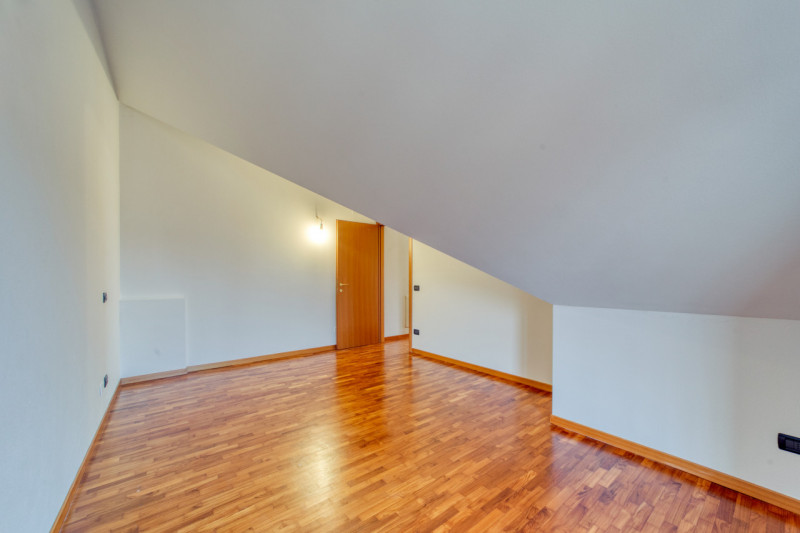 In vendita a Padova, nel cuore della tranquilla e residenziale zona Cave, proponiamo uno splendid...