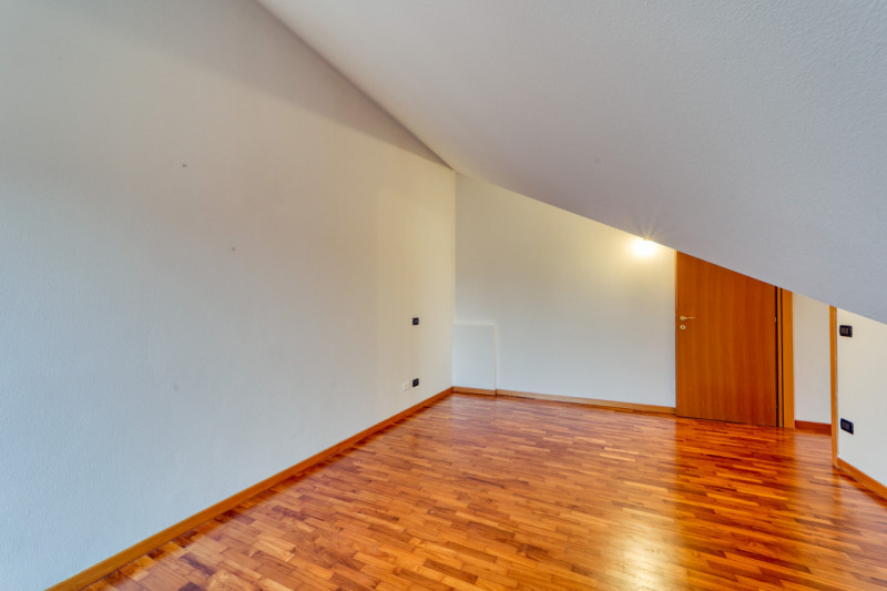 In vendita a Padova, nel cuore della tranquilla e residenziale zona Cave, proponiamo uno splendid...