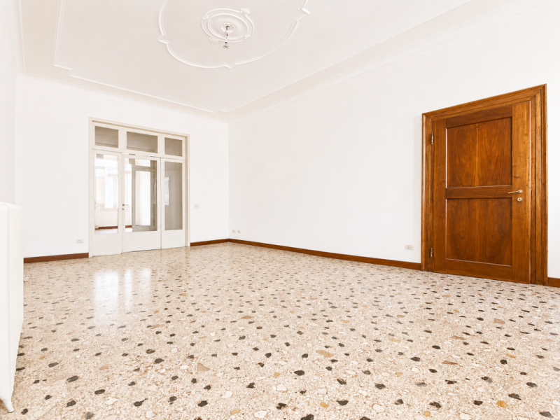 Nel cuore del Centro Storico di Vicenza, proponiamo in vendita un appartamento dalle metrature or...