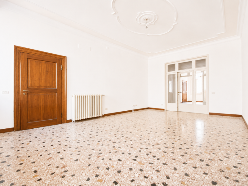 Nel cuore del Centro Storico di Vicenza, proponiamo in vendita un appartamento dalle metrature or...