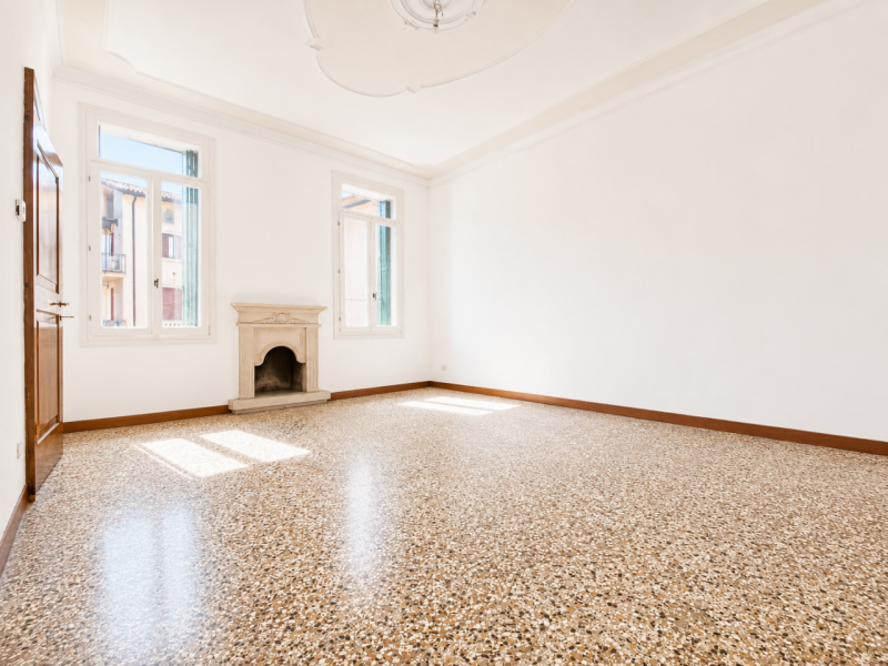 Nel cuore del Centro Storico di Vicenza, proponiamo in vendita un appartamento dalle metrature or...