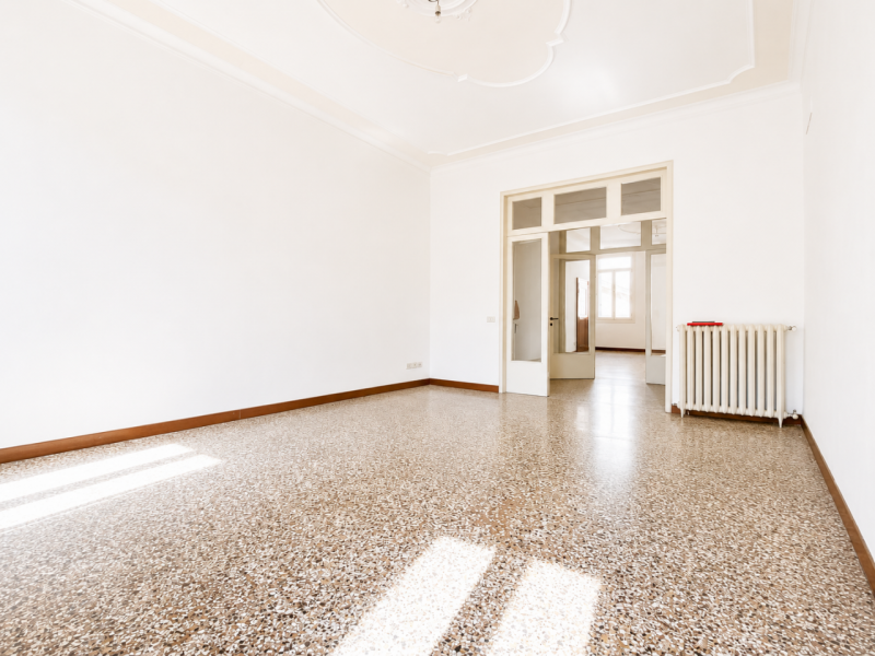 Nel cuore del Centro Storico di Vicenza, proponiamo in vendita un appartamento dalle metrature or...