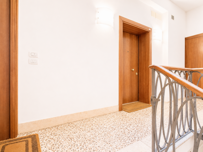 Nel cuore del Centro Storico di Vicenza, proponiamo in vendita un appartamento dalle metrature or...