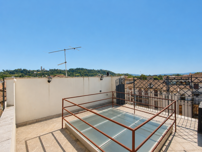 Nel cuore del Centro Storico di Vicenza, proponiamo in vendita un appartamento dalle metrature or...