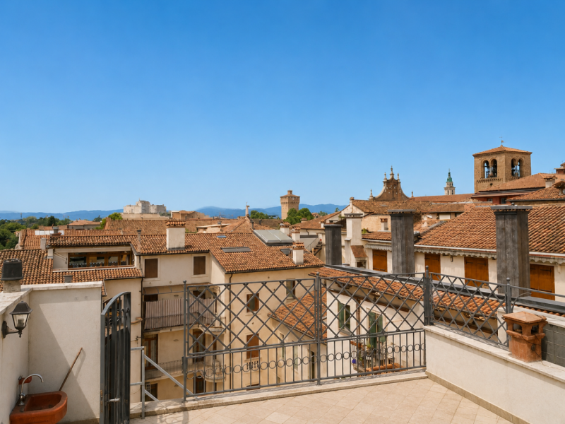Nel cuore del Centro Storico di Vicenza, proponiamo in vendita un appartamento dalle metrature or...