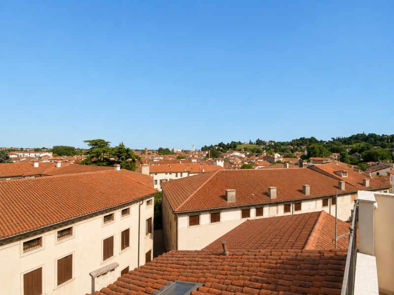 Nel cuore del Centro Storico di Vicenza, proponiamo in vendita un appartamento dalle metrature or...