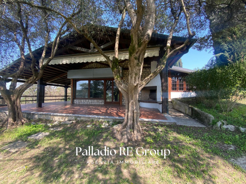 Scoprite questa straordinaria villa singola situata nel cuore delle colline tra Vicenza e Arcugna...