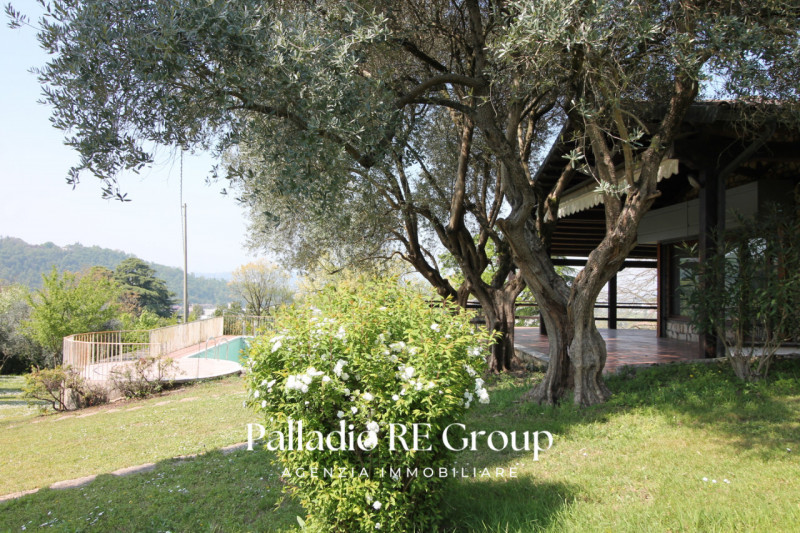 Scoprite questa straordinaria villa singola situata nel cuore delle colline tra Vicenza e Arcugna...