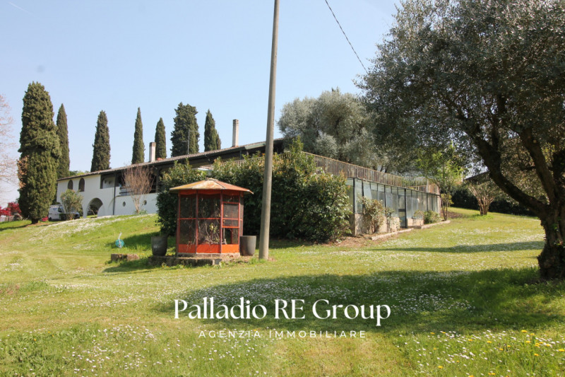 Scoprite questa straordinaria villa singola situata nel cuore delle colline tra Vicenza e Arcugna...