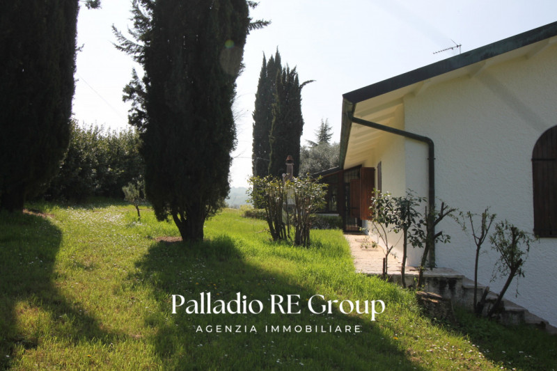 Scoprite questa straordinaria villa singola situata nel cuore delle colline tra Vicenza e Arcugna...
