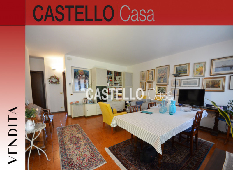 Proponiamo in vendita una porzione centrale di casa a schiera, situata in una zona semicentrale d...
