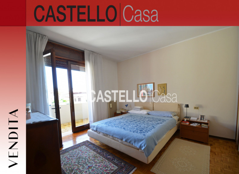 Proponiamo in vendita una porzione centrale di casa a schiera, situata in una zona semicentrale d...