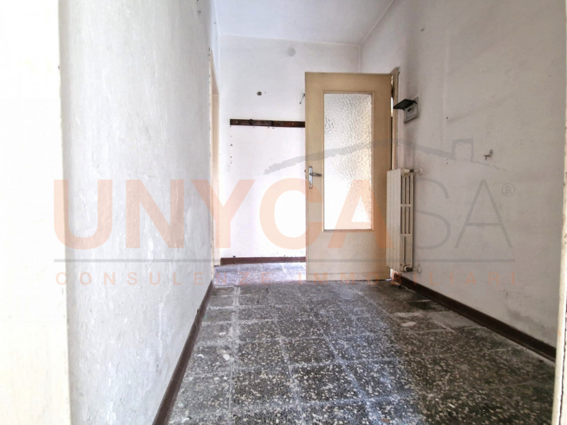 CAVE - Proponiamo in vendita casa singola completamente da ristrutturare, ideale per chi desidera...