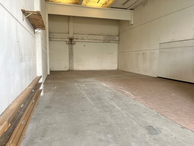 DUE CARRARE zona Terradura vendesi capannone di circa mq.240 compreso di ufficio e bagno di circa...