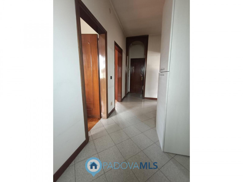 Immobile in esclusiva al Gruppo Padova MLS
Voltabarozzo – Ampia casa singola di cirrca 200mq con ...