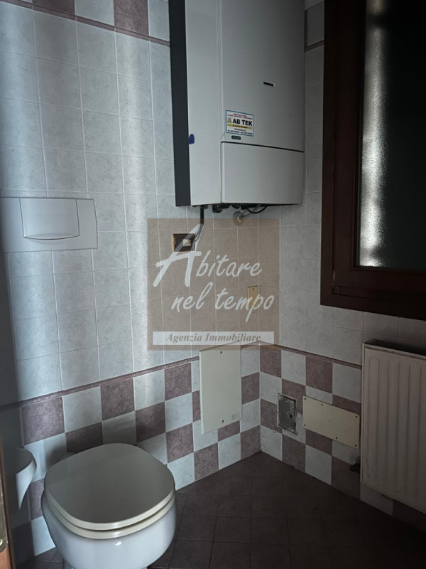 CITTADELLA (PD) – NEGOZIO IN LOCAZIONE

Proponiamo in locazione un negozio di 37 mq al piano terr...