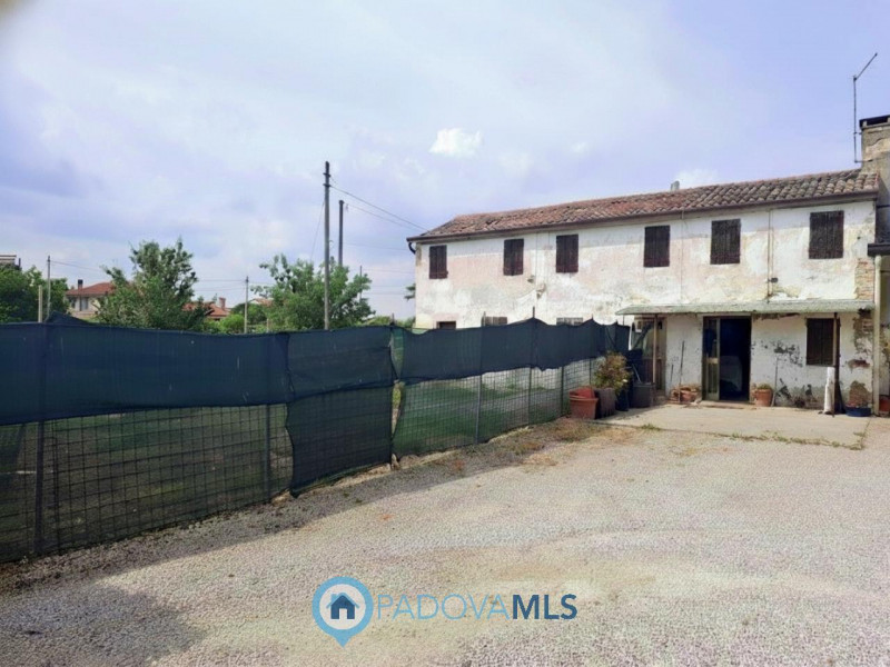 Immobile in esclusiva al Gruppo Padova MLS
RUSTICO CON 2 UNITA' COMPLETAMENTE DA RISTRUTTURARE A ...