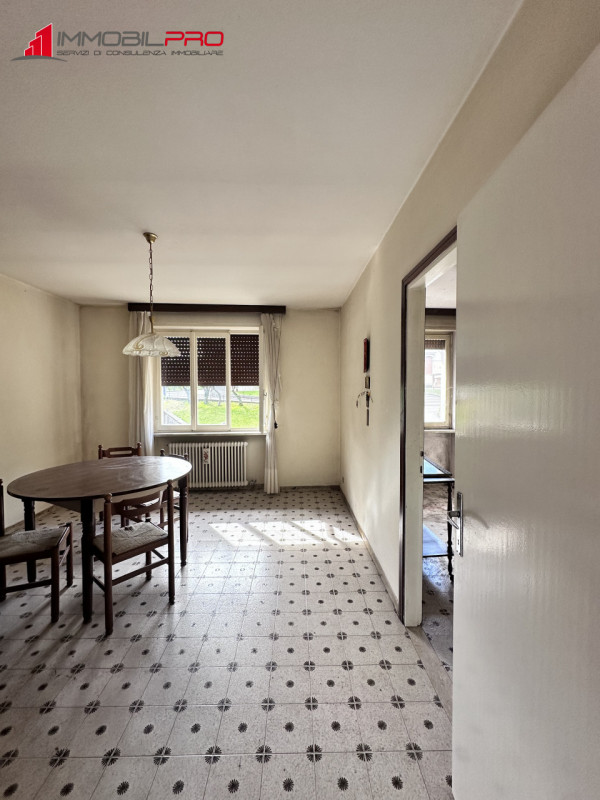 Scopri questa interessante porzione di testa di casa a schiera situata nella zona centrale del pi...