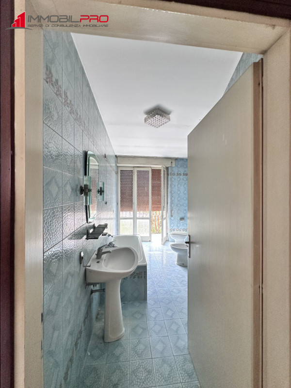 Scopri questa interessante porzione di testa di casa a schiera situata nella zona centrale del pi...