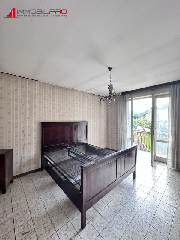 Scopri questa interessante porzione di testa di casa a schiera situata nella zona centrale del pi...