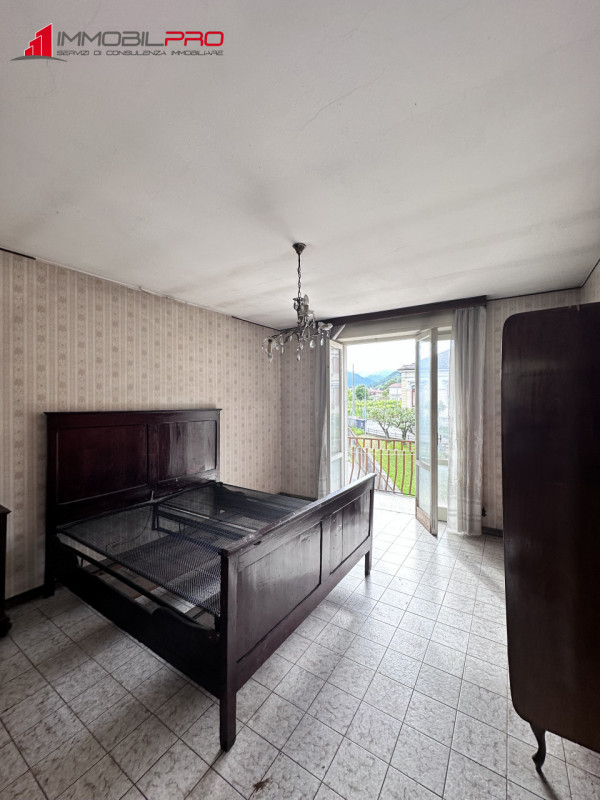 Scopri questa interessante porzione di testa di casa a schiera situata nella zona centrale del pi...