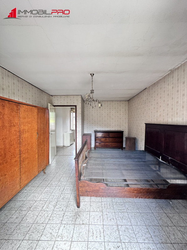 Scopri questa interessante porzione di testa di casa a schiera situata nella zona centrale del pi...