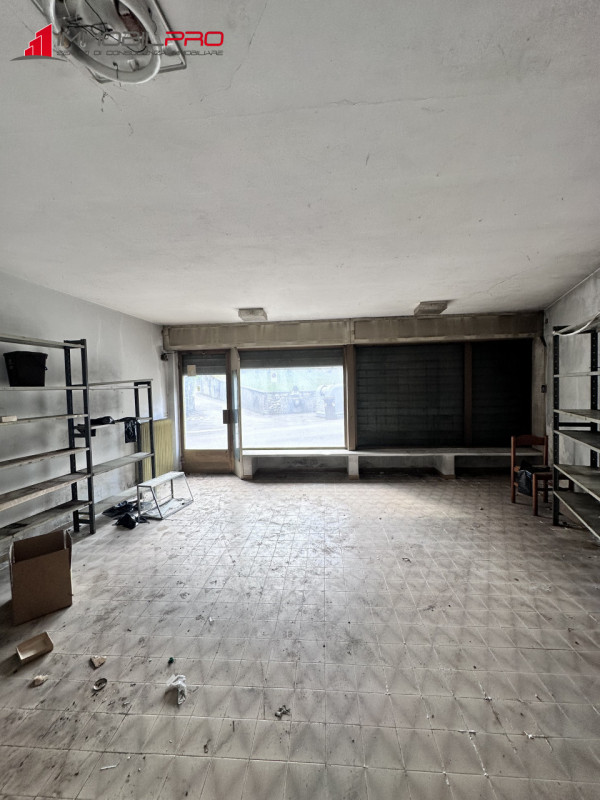 Scopri questa interessante porzione di testa di casa a schiera situata nella zona centrale del pi...