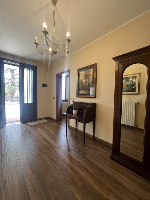 A pochi passi dal centro di Marsango, proponiamo in vendita una splendida porzione di casa bifami...