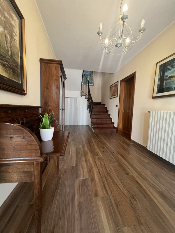 A pochi passi dal centro di Marsango, proponiamo in vendita una splendida porzione di casa bifami...