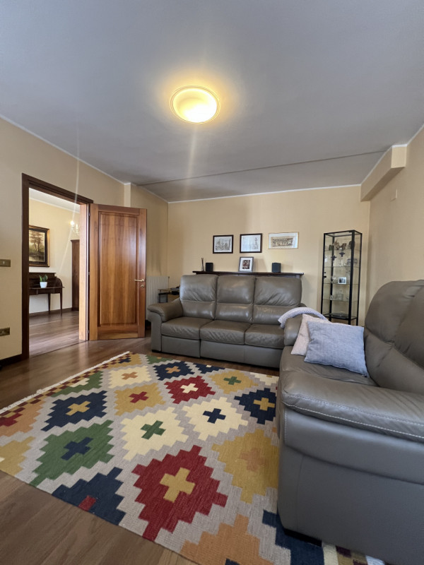 A pochi passi dal centro di Marsango, proponiamo in vendita una splendida porzione di casa bifami...