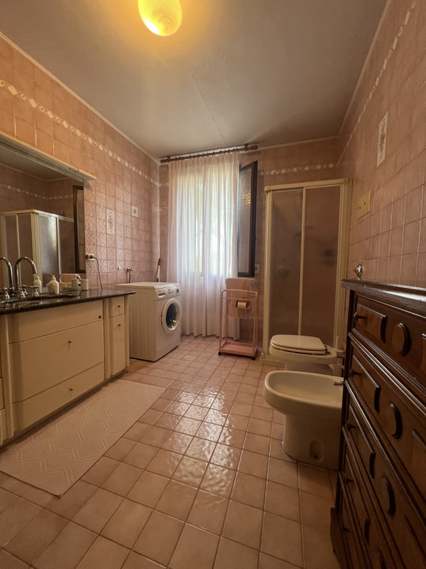 A pochi passi dal centro di Marsango, proponiamo in vendita una splendida porzione di casa bifami...