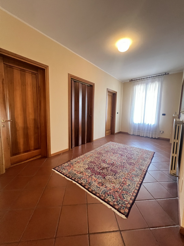 A pochi passi dal centro di Marsango, proponiamo in vendita una splendida porzione di casa bifami...
